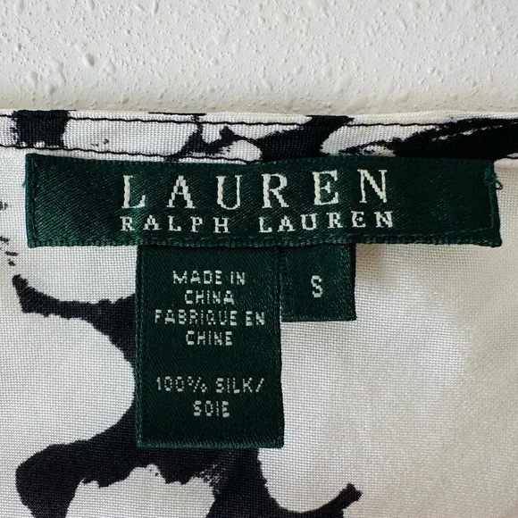 Lauren Ralph Lauren 100% silk white black floral print V-neck blouse top - Picture 5 of 7